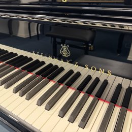 Steinway & Sons B-211 von 1965 in Schwarz glänzend