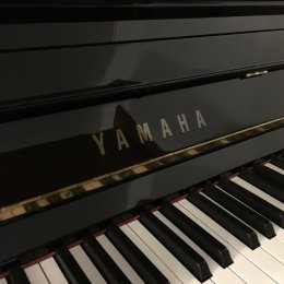 Yamaha U3 schwarz poliert von 1985 in Schwarz glänzend