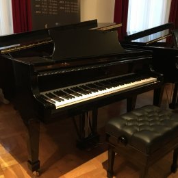 Steinway & Sons 0 180 schwarz poliert von 1991 in Schwarz glänzend